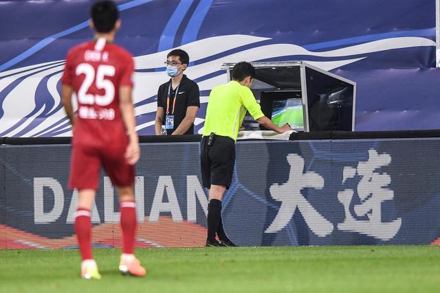 曼城以1.4亿欧元敲定恩佐·费尔南德斯